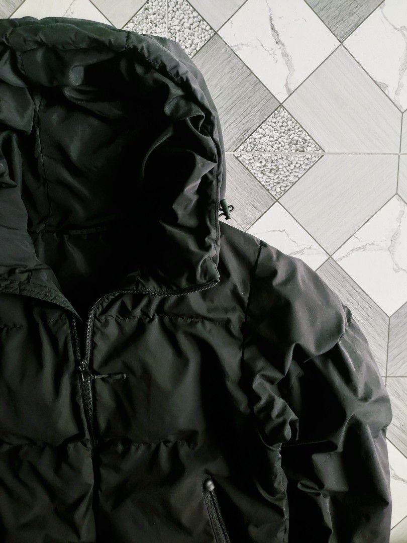 GU Puffer Jacket (Category: Coats, Jackets and Outerwear) located in Baguio. Submitted by commedesarchives (Listing ID 1450126497, Image 2). Description: GU Heat Padded Puffed Jacket •Authentic Dimensions(inches) •23w X 26L issues: missing puller right zip(refer to pic provided) for inquiries and offers hmu!.