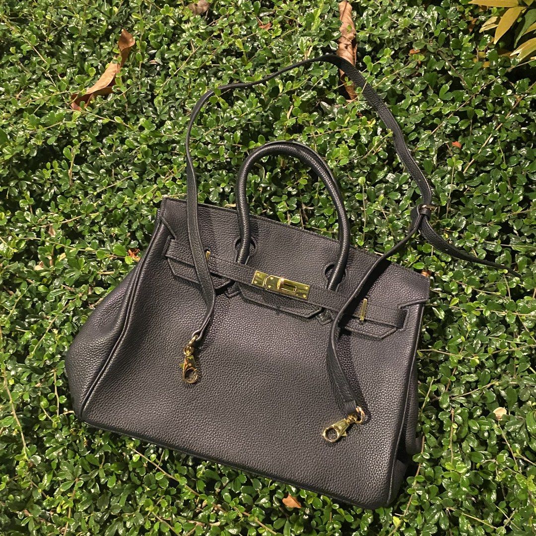 Hermes Birken 25 2 Way Bag (Category: Luxury Bags & Wallets) located in Iloilo. Submitted by .dresshttps (Listing ID 1450083373, Image 2). Description: Rank A/B Sign of used No major flaws Missing Code.