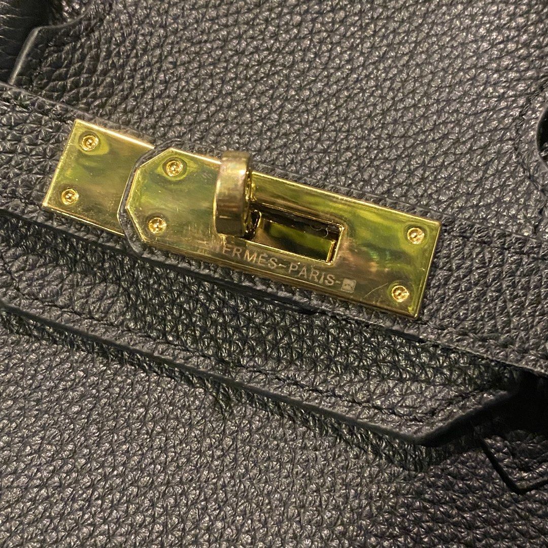 Hermes Birken 25 2 Way Bag (Category: Luxury Bags & Wallets) located in Iloilo. Submitted by .dresshttps (Listing ID 1450083373, Image 3). Description: Rank A/B Sign of used No major flaws Missing Code.
