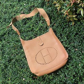 (Category: ) located in . Submitted by .dresshttps (Listing ID 1450084874, Image 1). Description: .