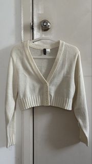 (Category: ) located in . Submitted by itsfromywardrobe (Listing ID 1449978458, Image 1). Description: .