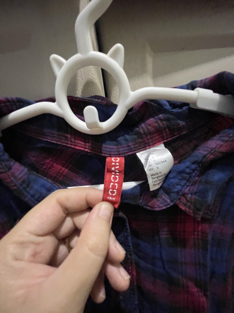 H&M Divided Plaid Long Sleeve Shirt (Category: Longsleeves) located in Marikina City. Submitted by crk20 (Listing ID 1450126164, Image 2). Description: - H&M Divided blue and red plaid long sleeve shirt - Button-up front with collar - Estimated size: Small (S) - Ideal for casual wear.