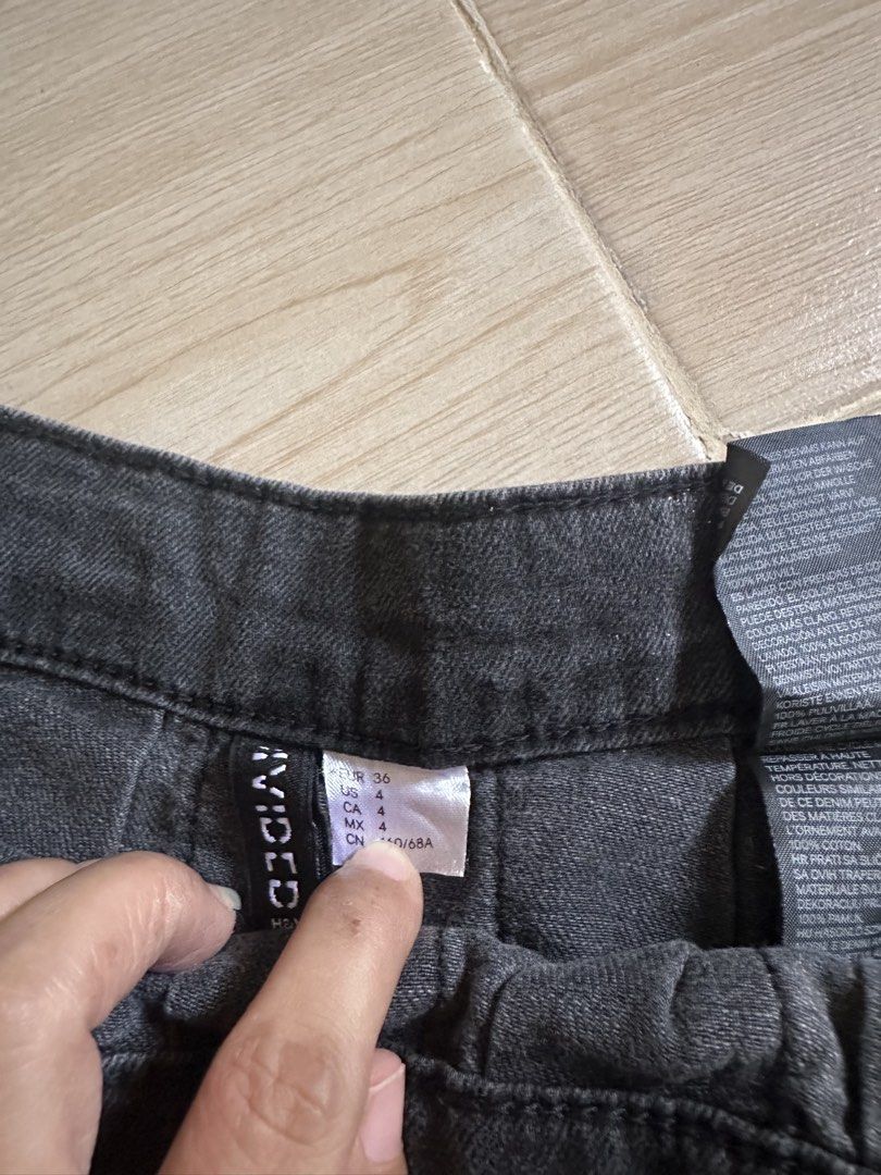 H&M Grey Pleated Denim Mini Skirt (Category: Skirts) located in Antipolo. Submitted by waco1313 (Listing ID 1449961361, Image 2). Description: - Grey denim pleated mini skirt from H&M - Features button and zip closure - Estimated size: UK 4 / EUR size - Ideal for casual wear - Versatile for styling with various tops and shoes.