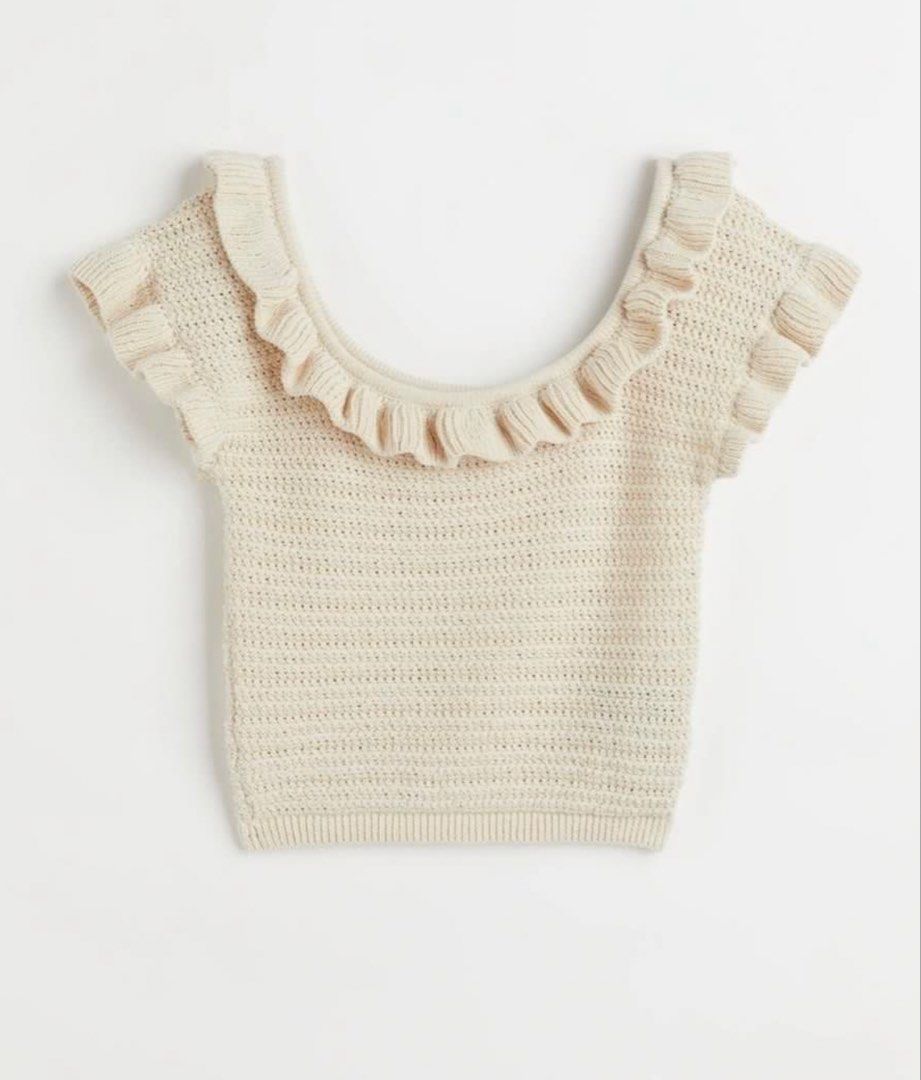 H&M knitted cropped top (Category: Blouses) located in Taiping. Submitted by mywardrobe1234 (Listing ID 1450057893, Image 2). Description: Worn once/Like New Size L (Fits M-L) RP: RM79.90 Postage: RM8 WM/RM15 EM Weekend delivery only.