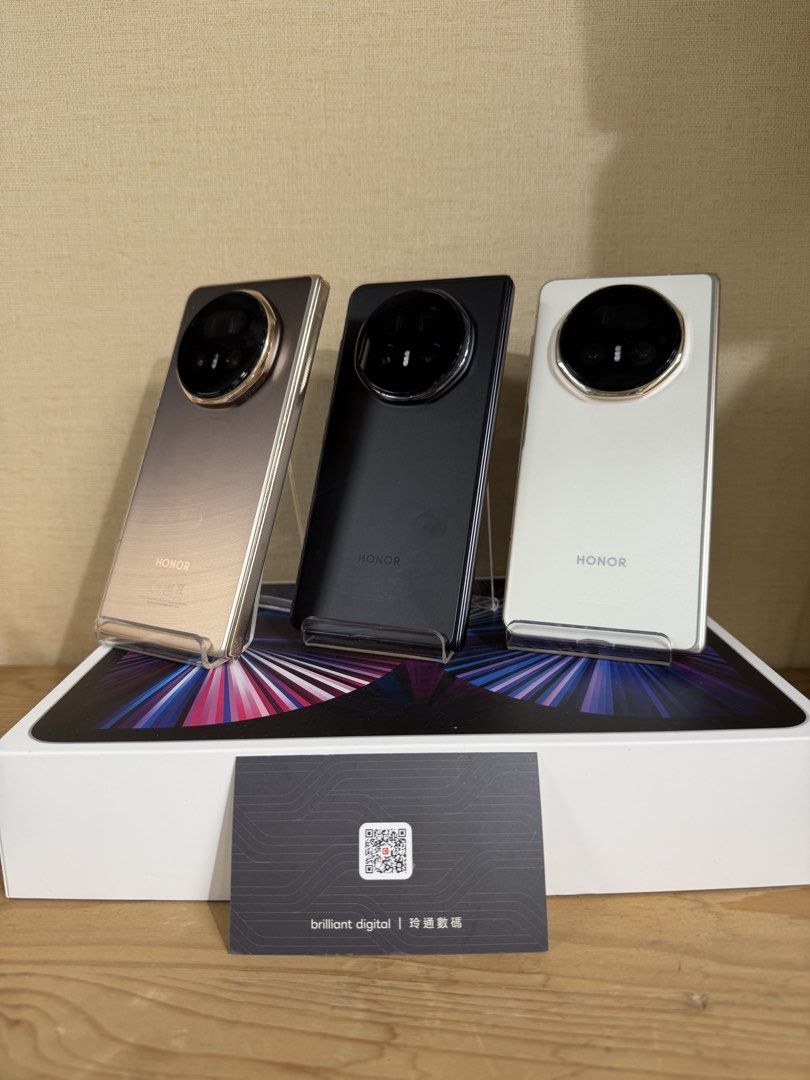 HONOR Magic V5 5G 16+512GB 香港行貨 黑色/金色/白色 Black/Gold/White Color HK Original （分類：其他手機）位於 Hong Kong。 由 bdsphone 提交（商品編號 1449974783，圖片 2）。簡介： 💰歡迎使用現金 Cash /AlipayHK /Wechat Pay /轉數快 FPS /PayMe / BOC Pay / ✅支持合併支付✅ 支持Trade in 免費過資料 Free data processing 港版 HK Version 30日有壞包換(人為損壞除外) 30-day warranty (Except man-made damage) 不議價 Do not accept bargain 交易安排： 交易時間為11-7pm (請先約定時間日期) Meet up time is 11pm-7pm (plz confirm when to buy first) 1, 荃灣南豐中心10樓1035號