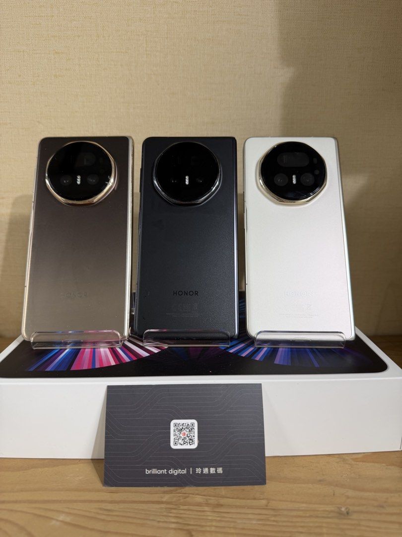 HONOR Magic V5 5G 16+512GB 香港行貨 黑色/金色/白色 Black/Gold/White Color HK Original （分類：其他手機）位於 Hong Kong。 由 bdsphone 提交（商品編號 1449974783，圖片 1）。簡介： 💰歡迎使用現金 Cash /AlipayHK /Wechat Pay /轉數快 FPS /PayMe / BOC Pay / ✅支持合併支付✅ 支持Trade in 免費過資料 Free data processing 港版 HK Version 30日有壞包換(人為損壞除外) 30-day warranty (Except man-made damage) 不議價 Do not accept bargain 交易安排： 交易時間為11-7pm (請先約定時間日期) Meet up time is 11pm-7pm (plz confirm when to buy first) 1, 荃灣南豐中心10樓1035號