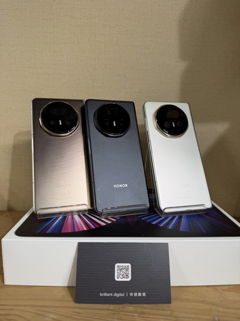 HONOR Magic V5 5G 16+512GB 香港行貨 黑色/金色/白色 Black/Gold/White Color HK Original （分類：其他手機）位於 Hong Kong。 由 bdsphone 提交（商品編號 1449974783，圖片 3）。簡介： 💰歡迎使用現金 Cash /AlipayHK /Wechat Pay /轉數快 FPS /PayMe / BOC Pay / ✅支持合併支付✅ 支持Trade in 免費過資料 Free data processing 港版 HK Version 30日有壞包換(人為損壞除外) 30-day warranty (Except man-made damage) 不議價 Do not accept bargain 交易安排： 交易時間為11-7pm (請先約定時間日期) Meet up time is 11pm-7pm (plz confirm when to buy first) 1, 荃灣南豐中心10樓1035號