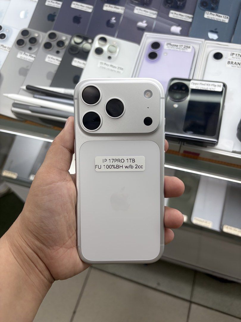 Iphone 17 Pro 1TB 100% bh FU NTC No issue (Category: iPhone 17 Series) located in San Juan City. Submitted by javedsgadgetshop (Listing ID 1449952747, Image 1). Description: INSTALLMENT OPTIONS : SPAY LATER / GGIVES / CREDIT CARD / SKYRO / HOMECREDIT (BRANDNEW) QUICK INFO! ✖️ ➡️ iphone 17pro ➡️ 1TB ➡️ White Color ➡️ NTC Variant ➡️ 99% Makinis & 100% BH ➡️ Factory Unlock ➡️ WITH FREE CASE AND CHARGER 🤝 We accept swap | Trade - In 💳 We do install