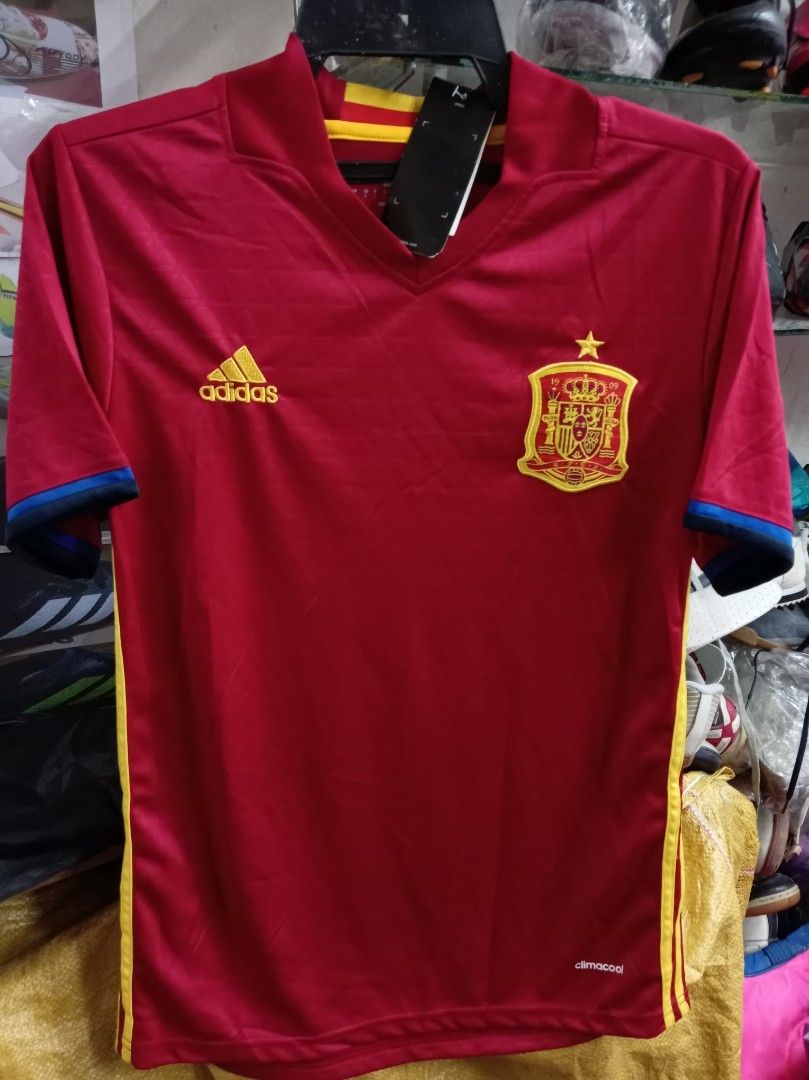 Jersi Spain Retro 2016. COLLECTER (Category: Other Sports Equipment and Supplies) located in Tanjong Kling. Submitted by kedaisukandannyswee (Listing ID 1450084609, Image 1). Description: Serius Buyer Je Pm. Yang Sembang Kari Ayam. Tak payah. Ya..