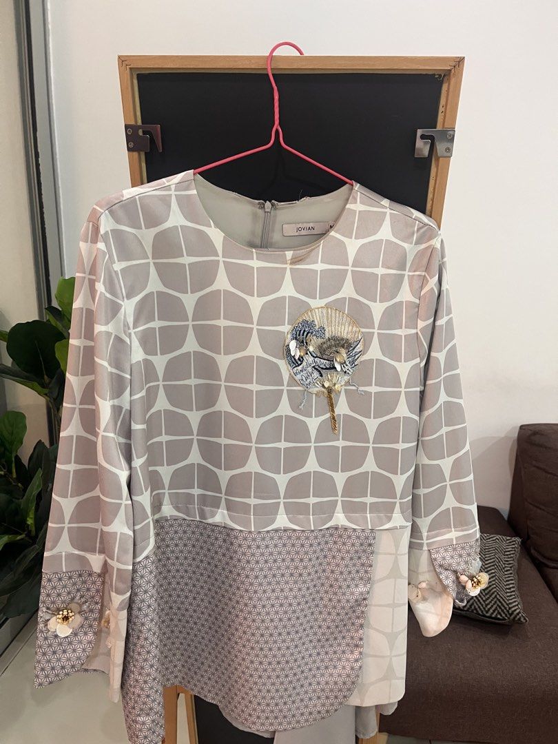 JOVIAN Kurung (Category: Baju Kurung & sets) located in Shah Alam. Submitted by whimsybubs (Listing ID 1450124795, Image 1). Description: - Jovian Kurung Set with embroidery design - With skirt - Got washable stains on baju and skirt - Size M.