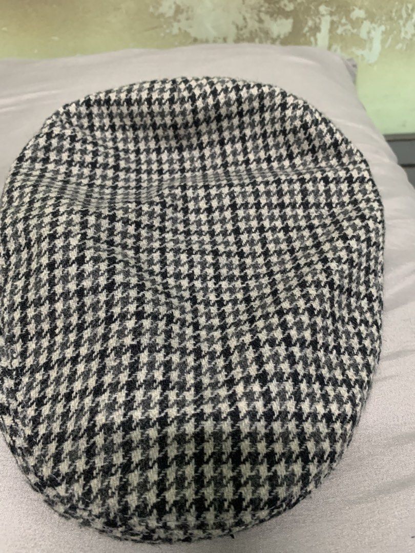 Kangol Heritage Houndstooth Flat Cap (Category: Caps & Hats) located in General Santos City (Dadiangas). Submitted by hard2find_thrifting (Listing ID 1449954157, Image 3). Description: - Classic Kangol Heritage houndstooth flat cap. - Stylish and versatile pattern. - Comfortable lining for all-day wear. - Elevates any casual outfit..