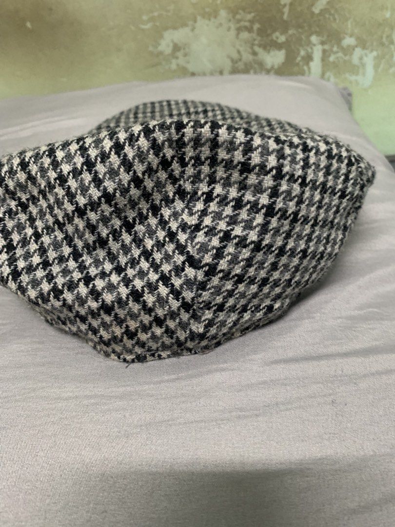 Kangol Heritage Houndstooth Flat Cap (Category: Caps & Hats) located in General Santos City (Dadiangas). Submitted by hard2find_thrifting (Listing ID 1449954157, Image 1). Description: - Classic Kangol Heritage houndstooth flat cap. - Stylish and versatile pattern. - Comfortable lining for all-day wear. - Elevates any casual outfit..