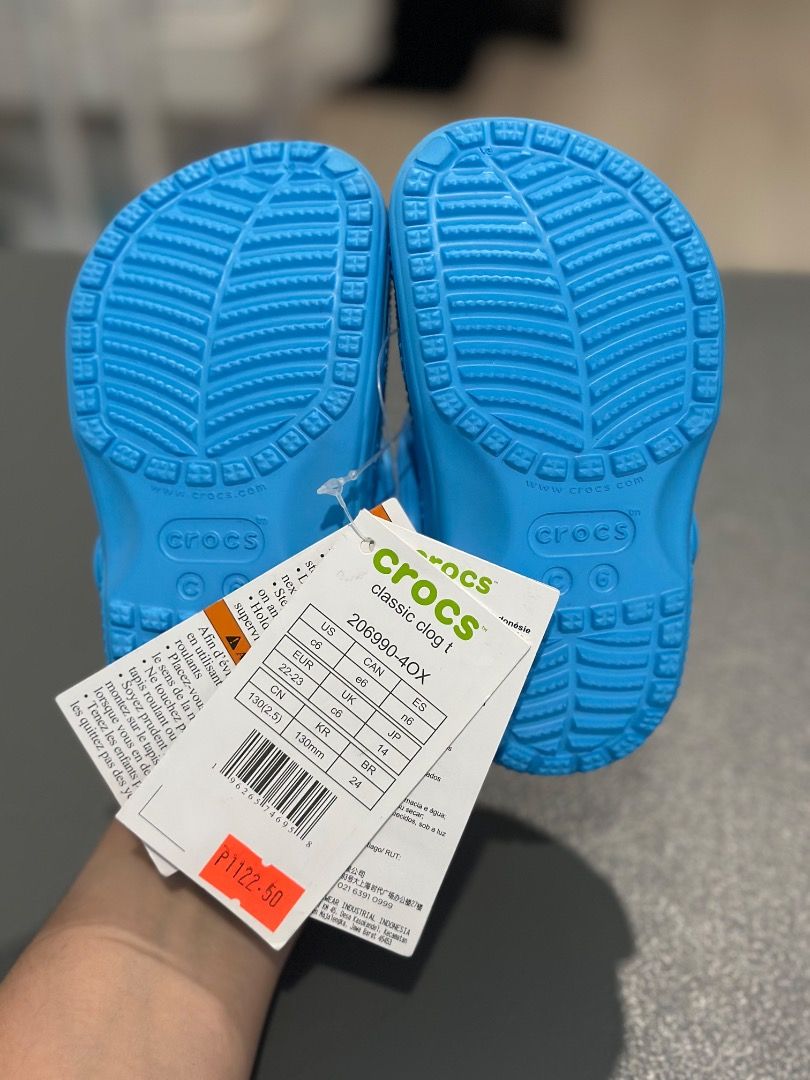 Kids Blue Crocs Classic Clogs Size 6 Toddler (Category: Babies & Kids Fashion) located in Santa Rosa. Submitted by ardpilr (Listing ID 1449979066, Image 2). Description: - Bright blue classic clog Crocs for kids - Size 6 Toddler (US) - Slip-on style for easy wear - Ideal for everyday, beach, or pool - Easy to clean and durable.