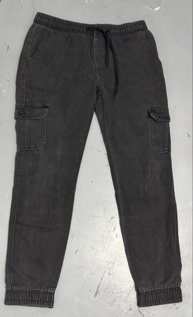 Kids Charcoal Grey Cargo Jogger Pants (Category: Babies & Kids Fashion) located in Manila. Submitted by cvpeb (Listing ID 1450003133, Image 1). Description: - Comfortable charcoal grey cargo jogger pants. - Elastic waistband with drawstring for a secure fit. - Features two side pockets and two functional cargo pockets. - Stylish jogger design with elasticated cuffs. - Ideal for everyday casual outfits or active pursuits. - Easily pairs with t-shi