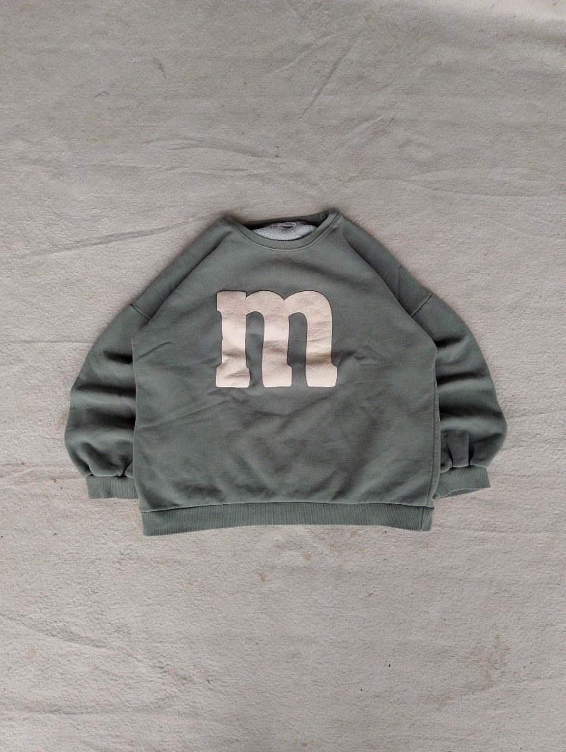 Olive Green Sweatshirt (Category: Coats, Jackets and Outerwear) located in Caloocan City. Submitted by sharpthreads18 (Listing ID 1449975572, Image 1). Description: ‎________________ ‎📏DIMES (INCHES) ‎Length: 25 (boxy type) ‎Width: 24 ‎________________ ‎🧷DETAILS ‎Issue: none ‎Condition: Excellent ‎Color rate: 10/10.