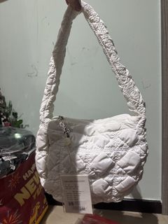 (Category: ) located in . Submitted by declutter_online (Listing ID 1450079185, Image 1). Description: .
