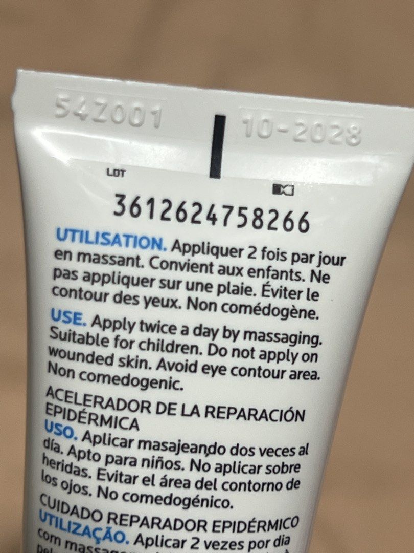 La Roche Posay Cicaplast Gel B5 (Category: Face Care) located in Makati City. Submitted by doll4real (Listing ID 1450078447, Image 3). Description: 85-90% full.