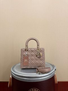 (Category: ) located in . Submitted by emishouseofluxe (Listing ID 1450015461, Image 1). Description: .