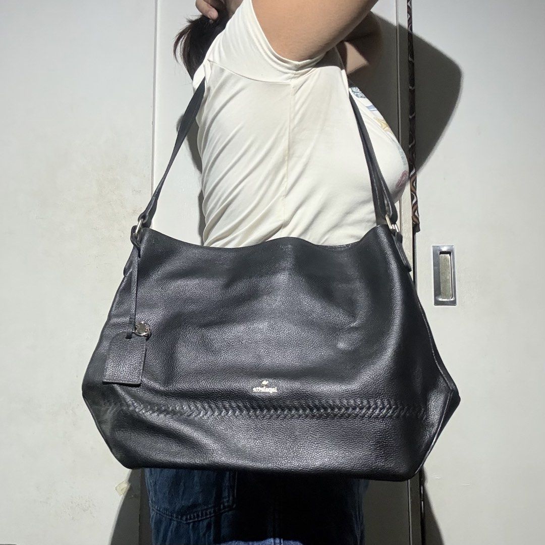 Lapalette Black Leather Bag (Category: Tote Bags) located in Mandaluyong City. Submitted by aestephics (Listing ID 1450070018, Image 2). Description: rfs need student funds! issue: minimal stain inside for inquiries, message anytime note: kindly manage your expectations for pre-loved items. loc: mandaluyong city near rtu mop gcash or maya shipping via lalamove, j&t, or angkas padala.