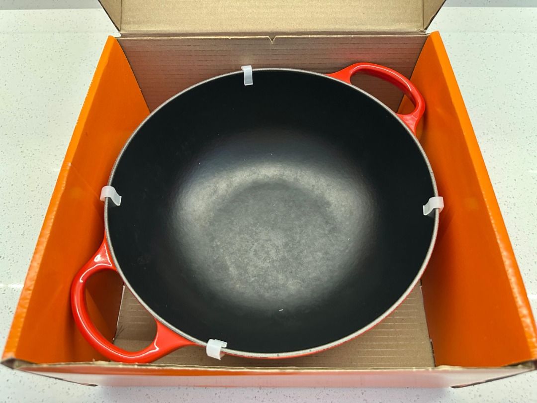 Le Creuset 28cm Round Dutch Oven with 3pcs Spatulas (Category: Cookware & Accessories) located in Puchong. Submitted by online2026 (Listing ID 1450030976, Image 3). Description: Authentic items brought form Le Creuset Malaysia with Original Box - Le Creuset Round Dutch Oven - Red with black interior - Includes lid marked "28cm" and "FRANCE" - Three spatulas included: - Two pink spatulas - One red spatula - All spatulas have wooden handles with th