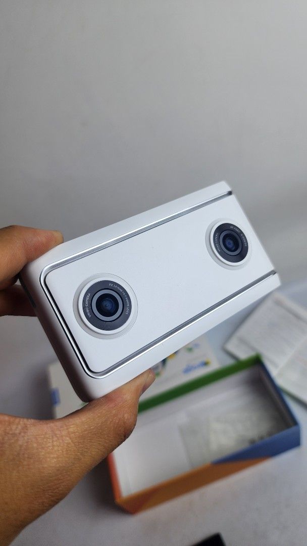 Lenovo Mirage Camera (Category: Other Gadgets) located in Baguio. Submitted by chiechie1234 (Listing ID 1450017419, Image 2). Description: - Lenovo Mirage Camera - Color: White - Condition: Great, pre-loved - Includes original box and manuals - Ideal for capturing 360° photos and videos.