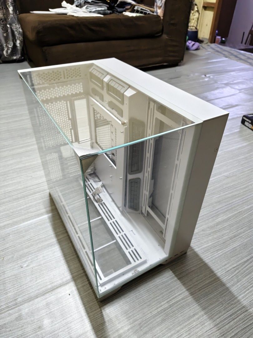 Lian Li 011 Vision case (Category: Computer Parts) located in Kota Bharu. Submitted by purephoenix.640266 (Listing ID 1450130367, Image 2). Description: - Lian Li O11 Vision - Premium Tempered Glass Panels - Includes 3 x White Lian Li Fans (Led Problem) - Ideal for building a stylish and high-performance PC - Feel free to ask any questions!.