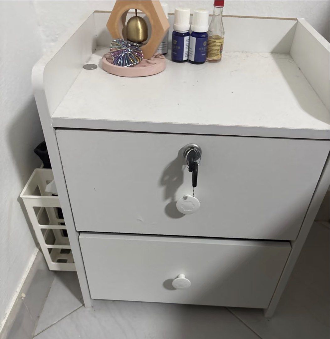 Lockable bedside table (Category: Shelves, Cabinets & Racks) located in Singapore. Submitted by silentdolphin_8b8cbe (Listing ID 1449998093, Image 2). Description: .
