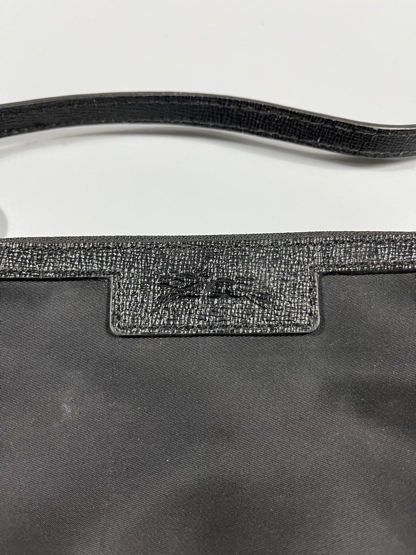 Long champ - Le Pliage - Neo Hand Bag (Category: Clutches) located in Taguig. Submitted by chicpicked (Listing ID 1450039027, Image 3). Description: Long champ - Le Pliage - Neo Hand Bag Authentic Excellent condition No flaws 1,100.