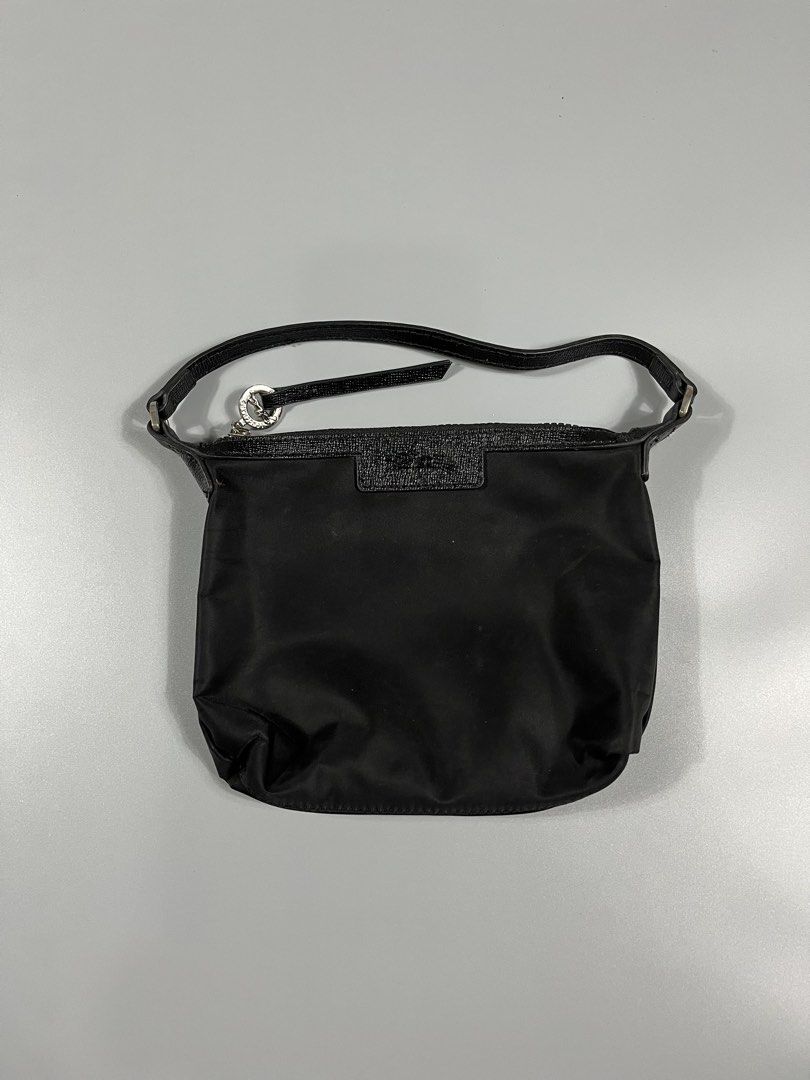 Long champ - Le Pliage - Neo Hand Bag (Category: Clutches) located in Taguig. Submitted by chicpicked (Listing ID 1450039027, Image 1). Description: Long champ - Le Pliage - Neo Hand Bag Authentic Excellent condition No flaws 1,100.