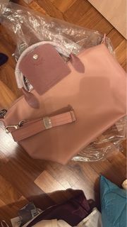 (Category: ) located in . Submitted by addictedshopaholic (Listing ID 1449975231, Image 1). Description: .