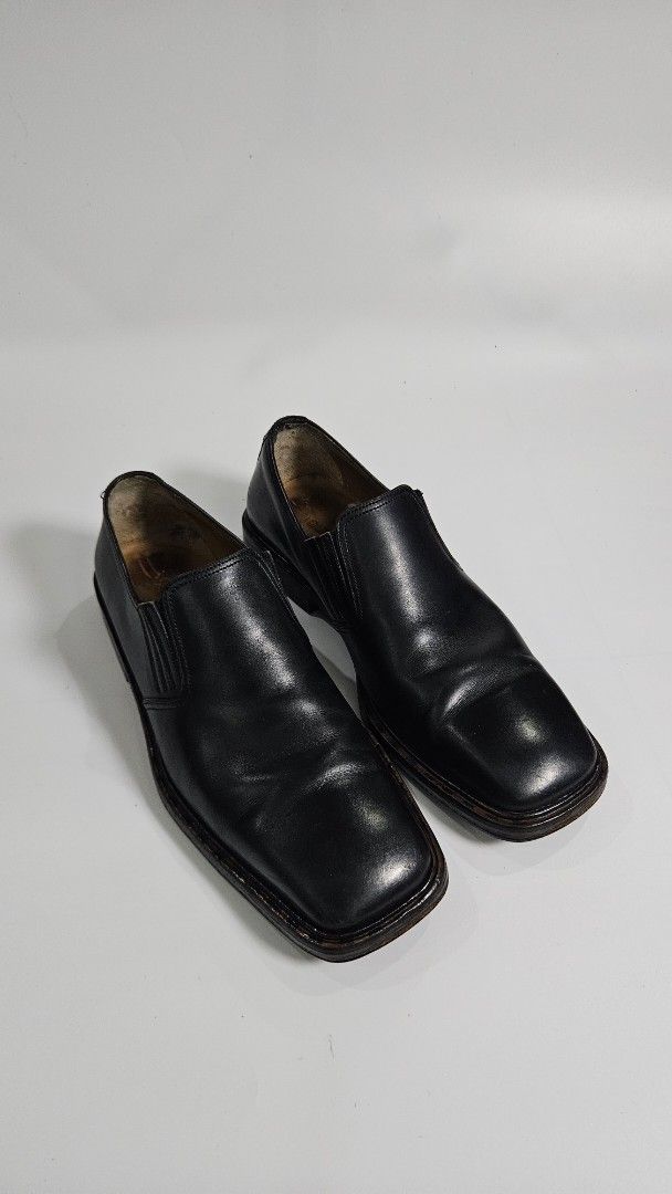 Louis Vuitton Black Leather Square Toe Loafers (Category: Sneakers & Footwear) located in Alfonso. Submitted by jbcamet (Listing ID 1450083011, Image 1). Description: - Authentic Louis Vuitton black leather loafers - Chic square toe design - Easy slip-on style - Perfect for both casual and formal occasions.
