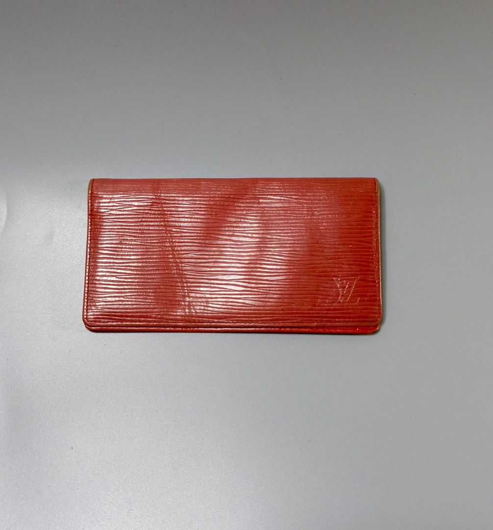 Louis Vuitton Long Wallet (Category: Luxury Bags & Wallets) located in Bacolod City. Submitted by luxtrend.ph (Listing ID 1449986227, Image 1). Description: 👛Lou¡s Vu¡tton Long Wallet👛 •Very good condition •Minimal sign of usage •Can put paper bills / credit cards •₱rice: 1,499 shipped🏷 •DM me to purchase📩 Courier: J&T Express🛫 MOP: Gcash / Bank Transfer💸 PAYMENT FIRST (NO COD)📌 NO RETURN / NO EXCHANGE❌.