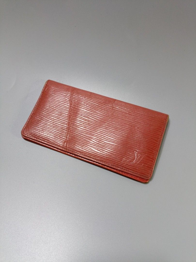 Louis Vuitton Long Wallet (Category: Luxury Bags & Wallets) located in Bacolod City. Submitted by luxtrend.ph (Listing ID 1449986227, Image 2). Description: 👛Lou¡s Vu¡tton Long Wallet👛 •Very good condition •Minimal sign of usage •Can put paper bills / credit cards •₱rice: 1,499 shipped🏷 •DM me to purchase📩 Courier: J&T Express🛫 MOP: Gcash / Bank Transfer💸 PAYMENT FIRST (NO COD)📌 NO RETURN / NO EXCHANGE❌.