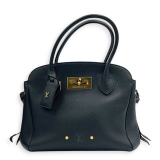 (Category: ) located in . Submitted by carousellluxury (Listing ID 1449995523, Image 1). Description: .