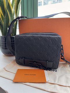 (Category: ) located in . Submitted by singapore_sale (Listing ID 1449969224, Image 1). Description: .