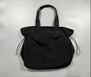 lululemon cinch bag black Athletica Lululemon Side-Cinch Shopper 18L (Black) Fashion Take It To Go lululemon bag cinch - View
