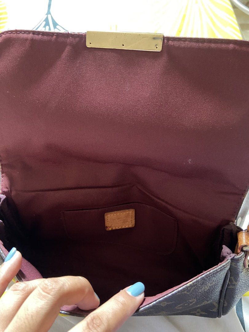 Lv sling (Category: Luxury Bags & Wallets) located in Calamba. Submitted by mj_sotto22 (Listing ID 1449967118, Image 3). Description: .