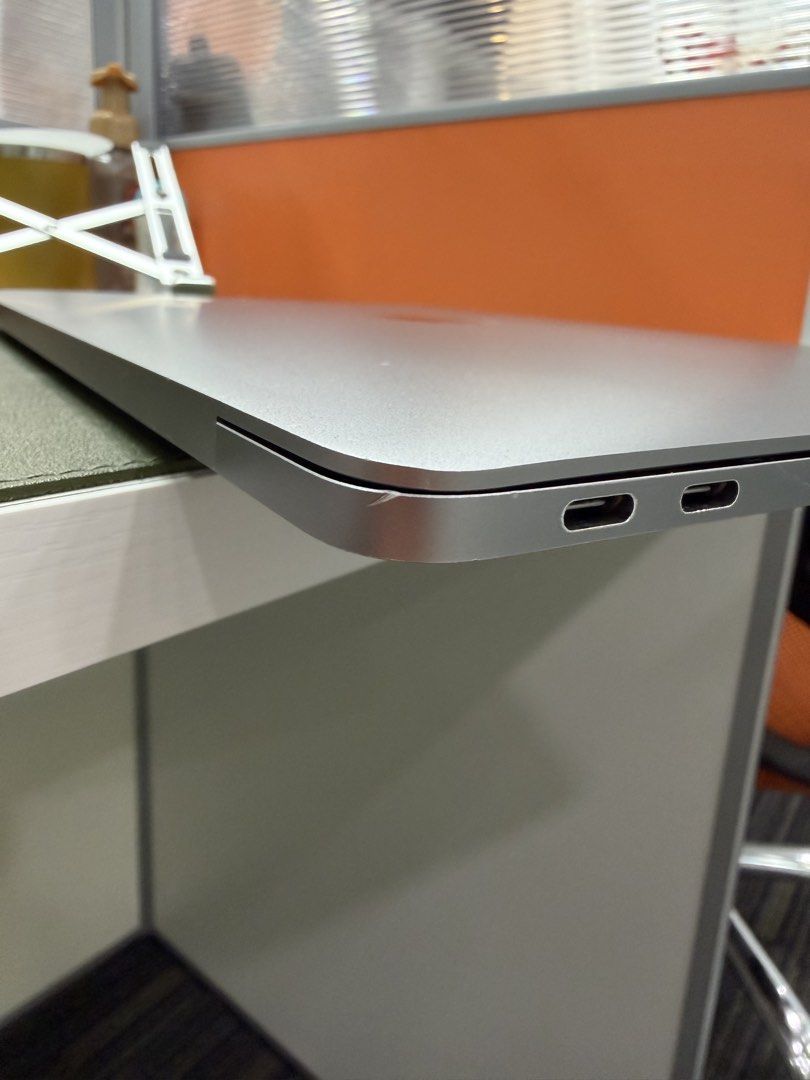 Apple Macbook Pro 13 inch 2017 Intel i5510813679094353926