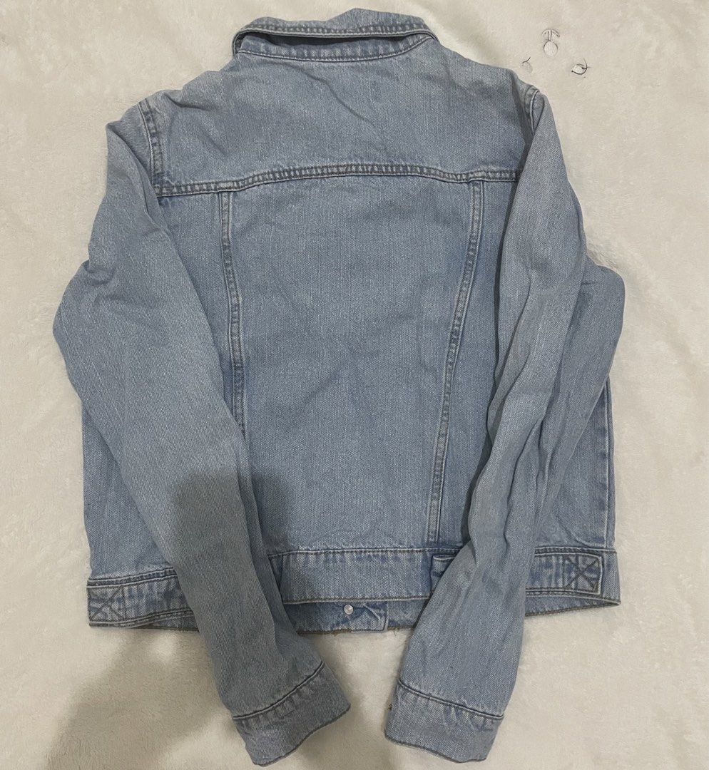 Mango Light Wash Denim Jacket - Size XS (Category: Coats, Jackets and Outerwear) located in Guiguinto. Submitted by beatan13 (Listing ID 1450082499, Image 2). Description: - Classic light wash denim jacket by Mango. - Button-up front closure. - Two functional chest pockets. - Long sleeves with button cuffs. - A versatile wardrobe staple, easy to style with anything. - Made in Bangladesh..
