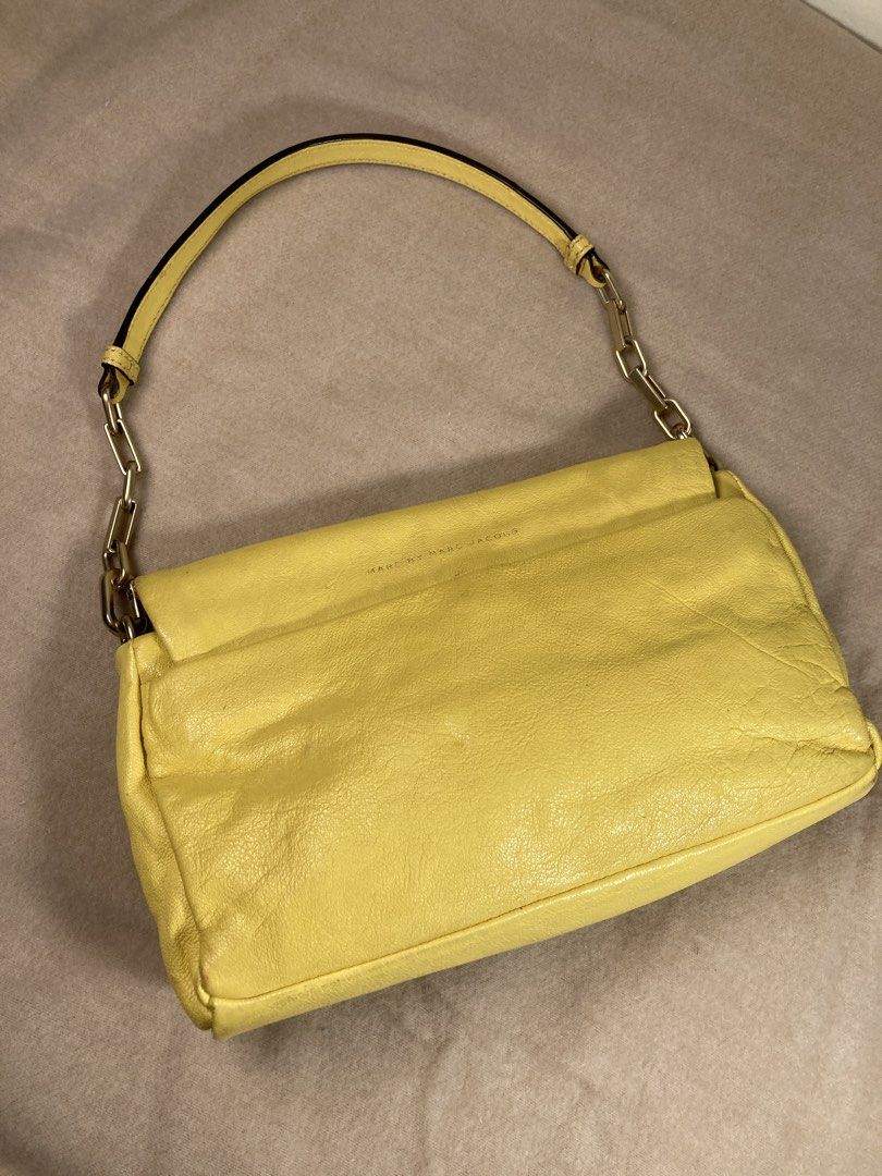 Marc Jacobs Kili Flap (Category: Luxury Bags & Wallets) located in Manila. Submitted by vintagefirstladyy_2.0 (Listing ID 1450120252, Image 3). Description: super y2k summer gurlie vibes!! 💛.