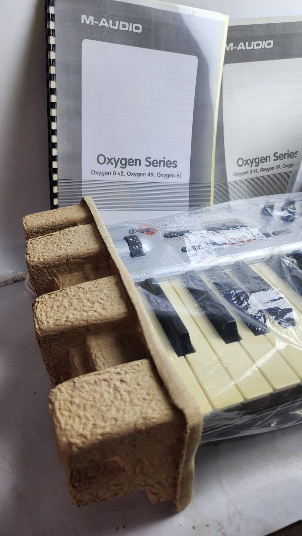 M-Audio Oxygen 8 V2 25-Key USB MIDI Controlle (Category: Portable Music Players) located in Baguio. Submitted by chiechie1234 (Listing ID 1450015233, Image 3). Description: - M-Audio Oxygen 8 V2 25-Key USB MIDI Controller - Compact and portable design - Great for home studios and mobile music production.