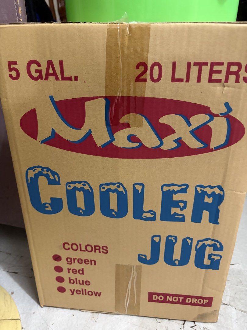 Maxi Cooler Jug 5 Gallons / 20 Liters (Category: Water Bottles & Tumblers) located in Quezon City. Submitted by cynlchan (Listing ID 1450001988, Image 2). Description: - Maxi Cooler Jug - Capacity: 5 gallons (20 liters) - Ideal for parties and events - Features a convenient tap for easy dispensing - Color: Green - Original box included.