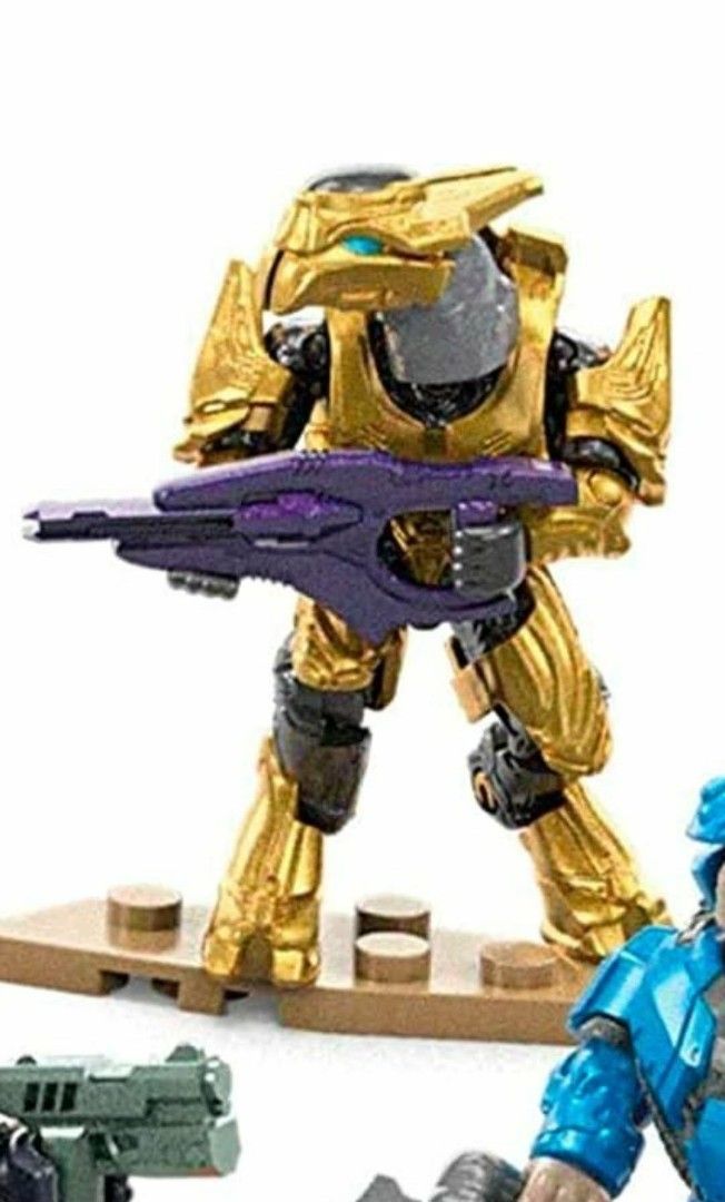 Mega Construx HALO (Category: Figurines & Statues) located in Makati City. Submitted by zxc_toys (Listing ID 1439051976, Image 2). Description: - Mega Construx HALO figure - Features a gold and black Spartan design - Still sealed in original packaging.