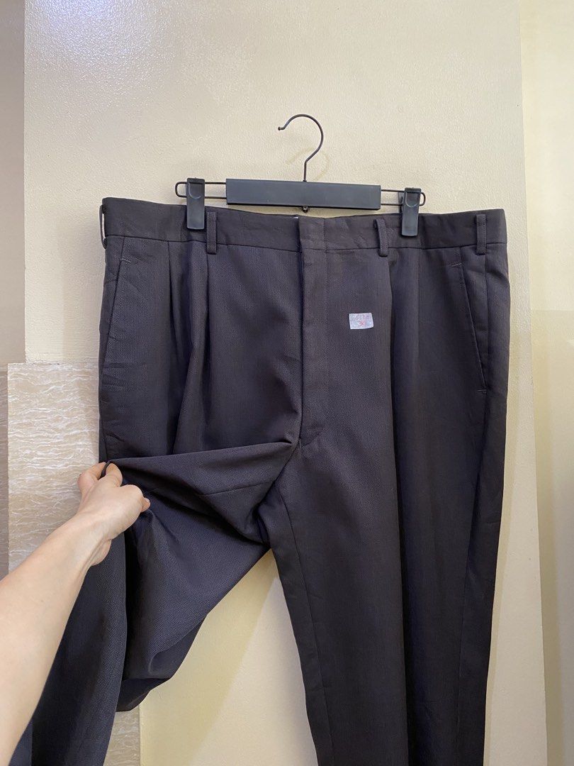 Men’s Slacks / Formal Pants (Category: Trousers) located in Manila. Submitted by muqin_chimary (Listing ID 1450024130, Image 3). Description: Color: Dark Brown with Gray Undertones Waistline 39 Length 41 inch Inseam 28.5” Hem 9.5” Thrifted. All items are sold as-is and have not been washed. No damage Gcash payment only J&T shipping fee: Php44 Lalamove pickup: Payment first bago i-release ang item sa rider. TYSM! .