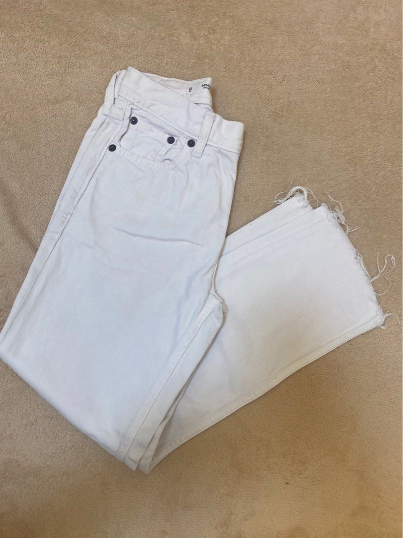 MNG Denim Sayana White Jeans (Category: Jeans) located in Mandaluyong City. Submitted by weakassbitch (Listing ID 1432829205, Image 1). Description: RUSH SALE!!! - Sayana cut with raw hem - Fits xs to small - minor issue: needs washing (see 3rd picture) - see last photo for when worn .