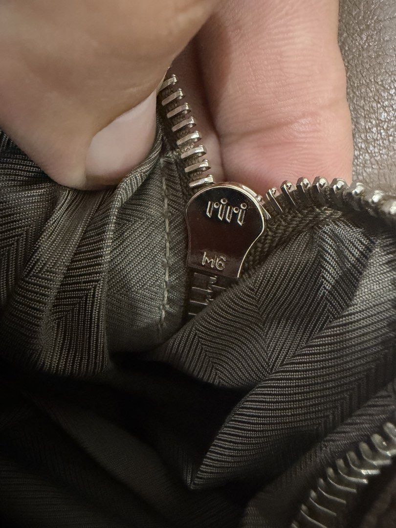 Mulberry bayswater medium leather bag (Category: Tote Bags) located in Cabuyao City. Submitted by mhikethrifters (Listing ID 1449975578, Image 3). Description: Mulberry bayswater taupe leather bag Made in turkey Medium size Silver accessories Authentic / original Verygood condition With minimal issue(see last pics) Need restoration Orininal price is around 70k-80k Mine is only 5999 pesos only Nego sa sure buyer Add shipping fee via j&t Or lalamov