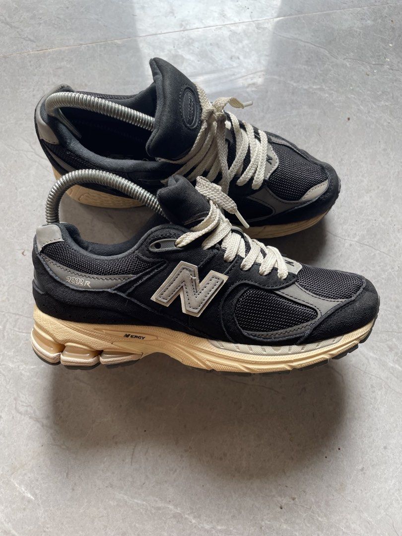 nb 2002r (Category: Sneakers) located in Bayawan. Submitted by rustythirdyy (Listing ID 1450079015, Image 2). Description: .