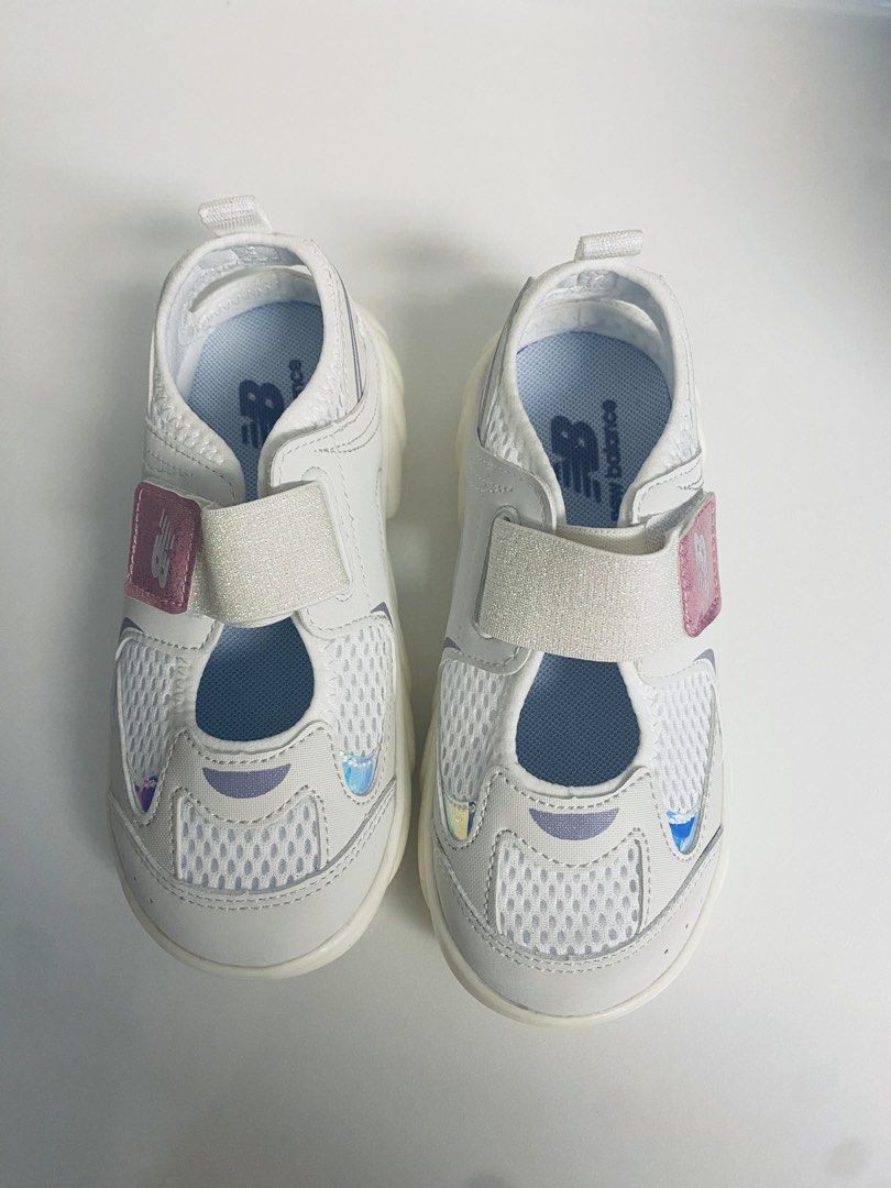 由 olgatu (刊登 ID 1449988161，圖片 2) 提交，位於 台北市 (Taipei) 的 New Balance children's sandals 小童涼鞋 (類別：嬰兒及兒童流行時尚)，說明：全新，只剪了吊牌。