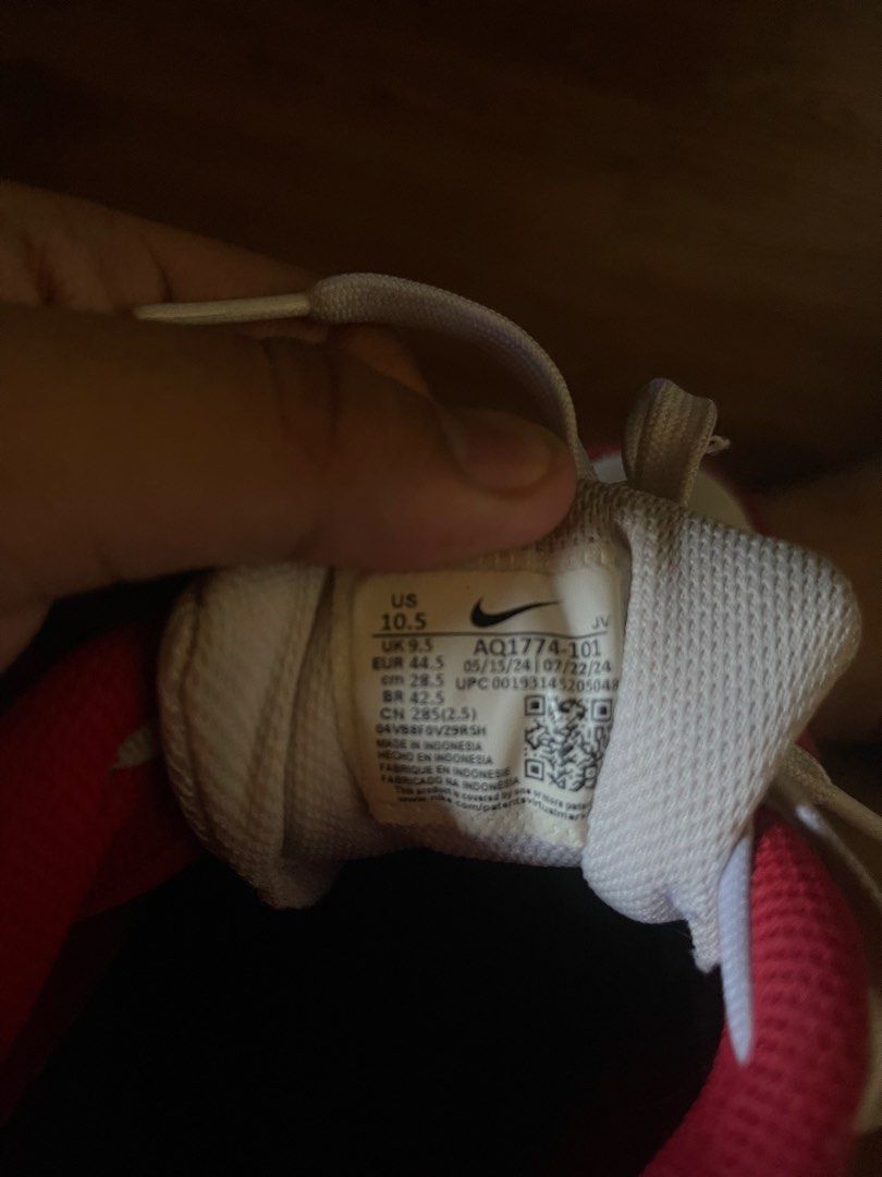 Nikes (Category: Sneakers) located in Quezon City. Submitted by aaapanda1131221 (Listing ID 1449991801, Image 3). Description: - Colorway: White, Red, Black - Size: US 10.5 - Condition: Pre-owned, with signs of wear (creasing, sole scuffs) - Plenty of life left, check photos for exact condition.
