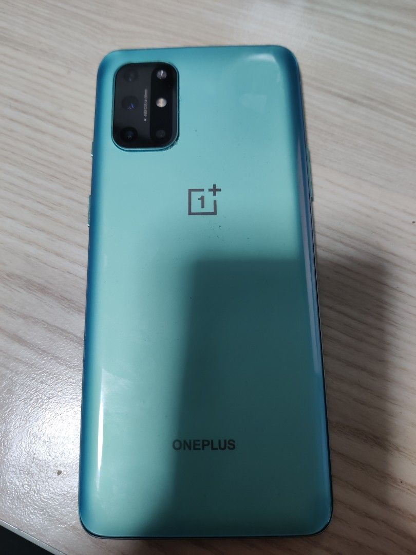 OnePlus (Category: OnePlus) located in Singapore. Submitted by 8761-2657-wa (Listing ID 1450128281, Image 2). Description: - OnePlus 8T Smartphone - Color: Aquamarine Green - 5G Capable - Screen displays 'No accounts found' - Sold as is - Feel free to ask any questions.